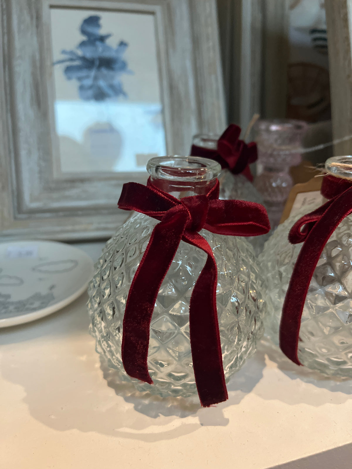 FACETED VASE WITH BOW