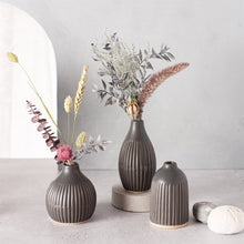 GROOVED BUD VASE BLACK
