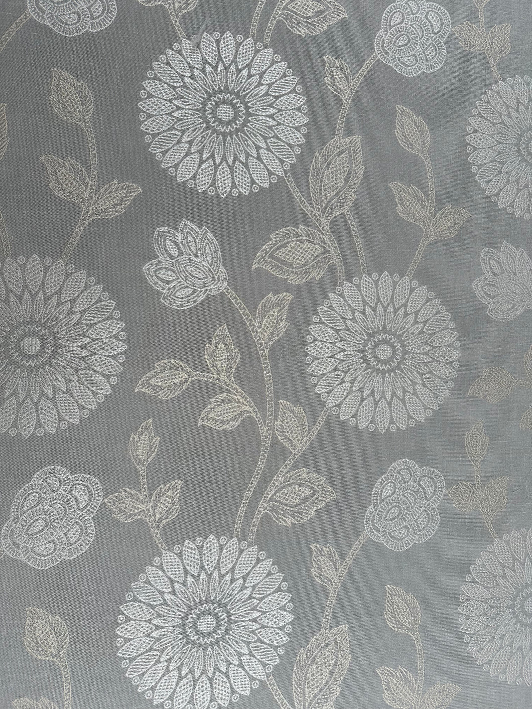 NEUTRAL CREAM/GOLD FLORAL REMNANT R176