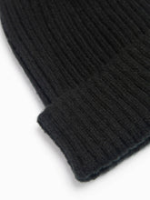 BLACK POM POM HAT WITH STAR