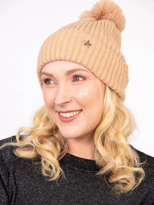 CAMEL POM POM HAT WITH STAR