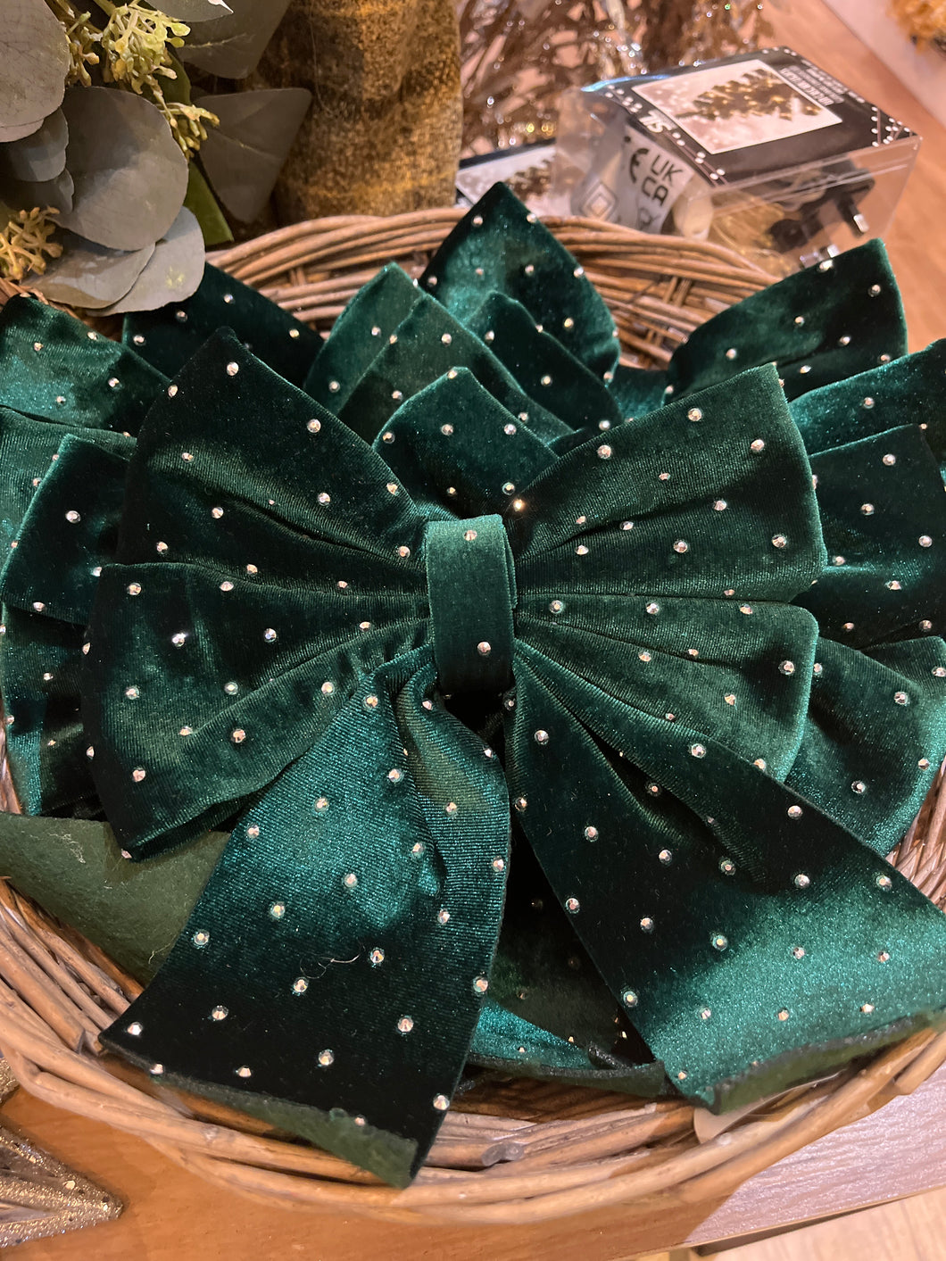 EMERALD VELVET BOW WITH STUDDED GEMS
