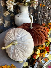 SMALL IVORY VELVET PUMPKIN