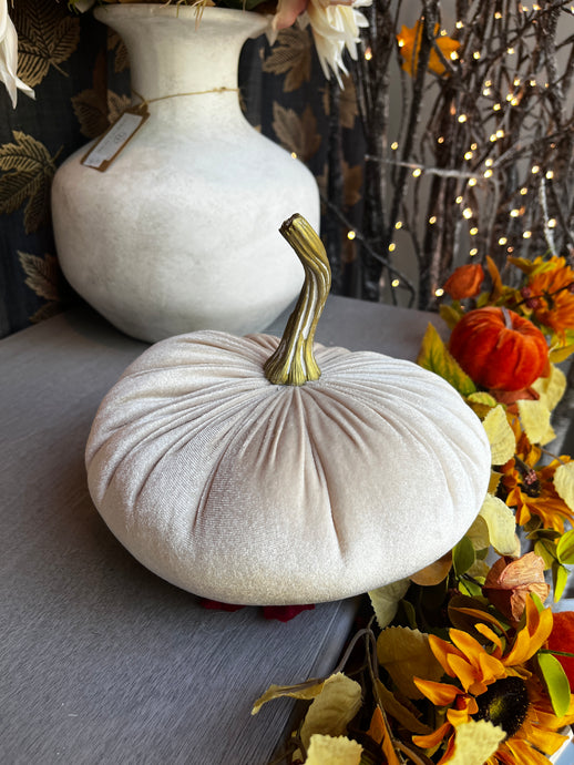 SMALL IVORY VELVET PUMPKIN