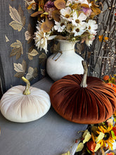 SMALL IVORY VELVET PUMPKIN
