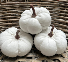 SMALL LINEN PUMPKIN