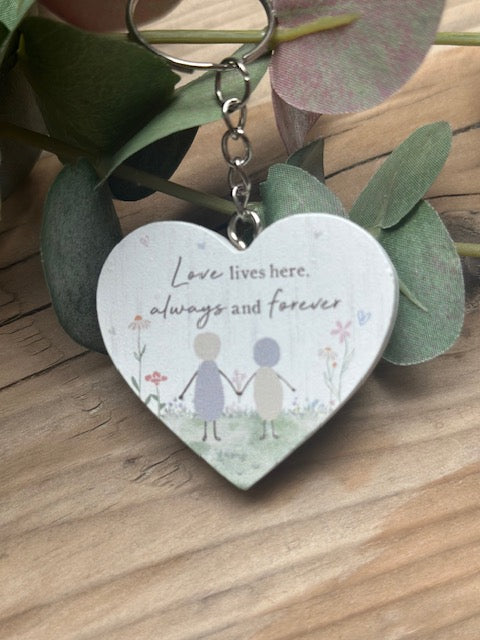 KEYRING LOVE LIVES HERE