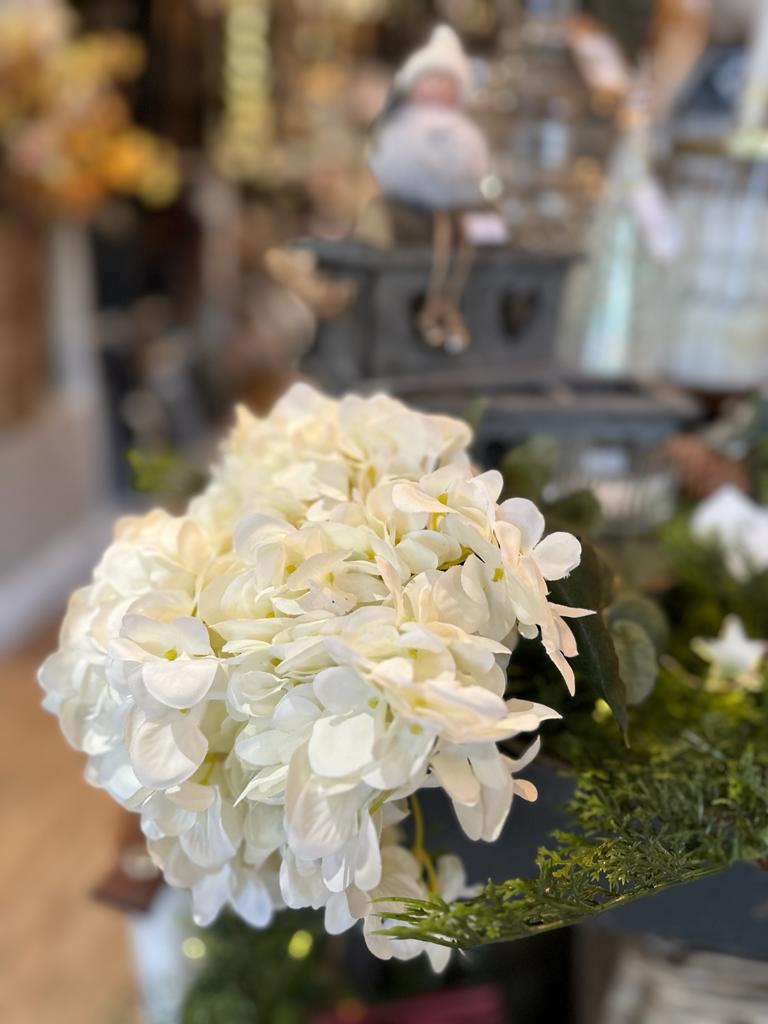 WHITE HYDRANGEA BUNCH