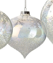 PEARLESCENT SNOWFLAKE GLASS BAUBLE