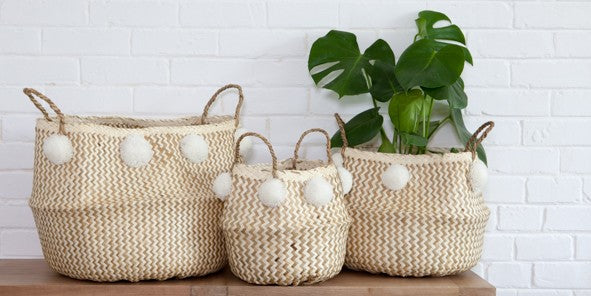 MONOCHROME BELLY BASKET WITH POMPOMS - WHITE